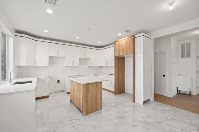 10 Memorial Park 101, Spring Valley, NY 10977