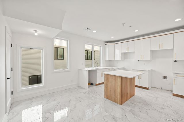 10 Memorial Park 101, Spring Valley, NY 10977