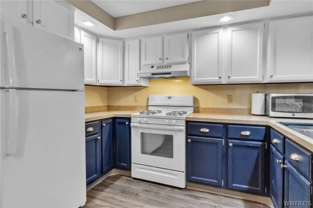 12 Northwood Drive, Lancaster, NY 14043