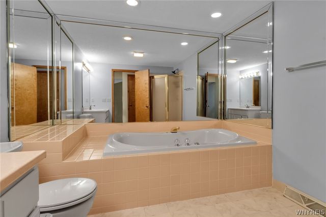 12 Northwood Drive, Lancaster, NY 14043