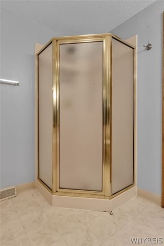 12 Northwood Drive, Lancaster, NY 14043