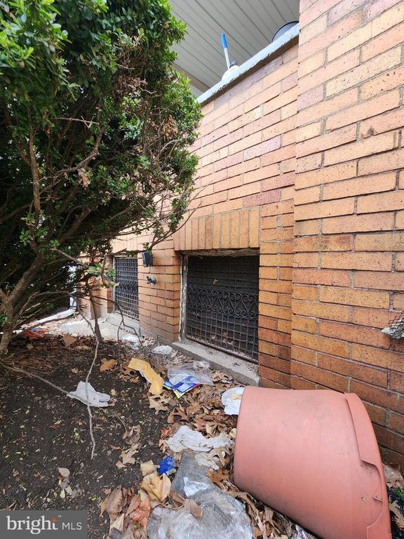 Image 6 of property listing at 3007 ERDMAN AVE, Baltimore, MD 21213