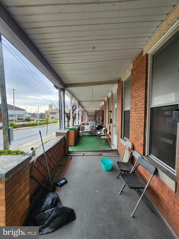 Image 7 of property listing at 3007 ERDMAN AVE, Baltimore, MD 21213