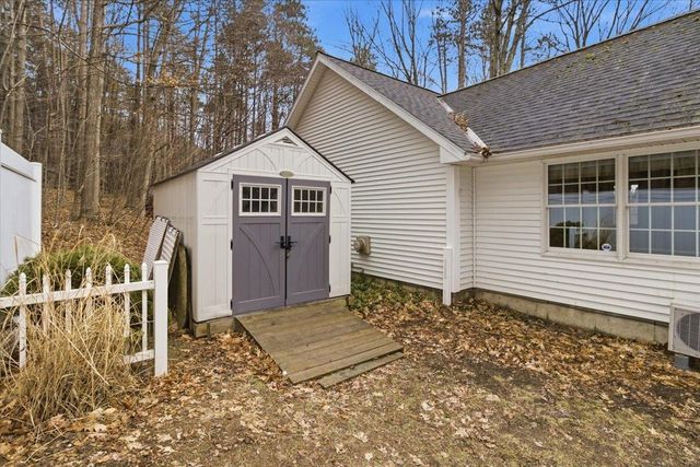 32 Cortland Lane, Bennington, VT 05201