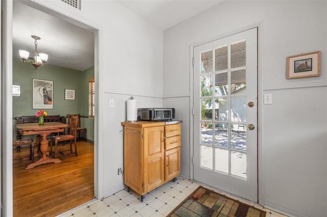 1610 15TH STREET N, St Petersburg, FL 33704