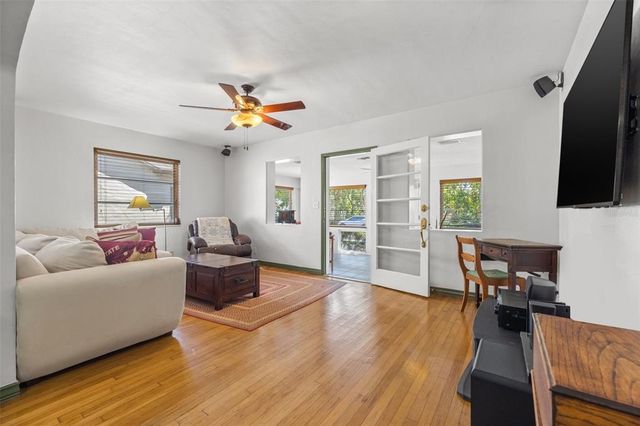 1610 15TH STREET N, St Petersburg, FL 33704