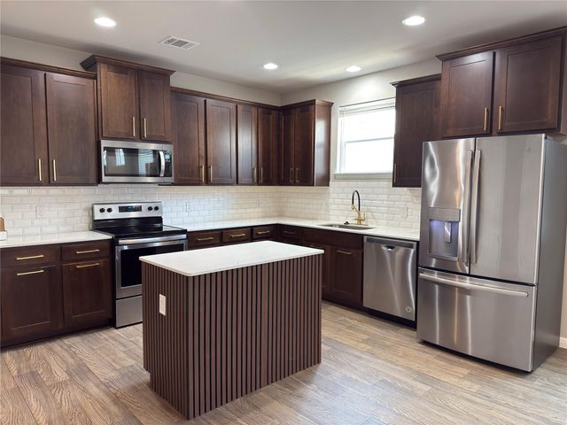 316 E Broade ST, Leander, TX 78641