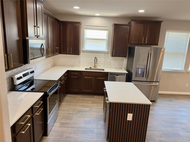 316 E Broade ST, Leander, TX 78641