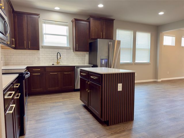 316 E Broade ST, Leander, TX 78641