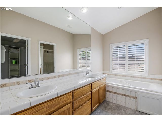 3253 Se 24TH Ter, Gresham, OR 97080