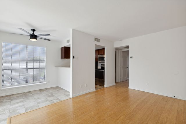 7621 Mccallum Boulevard 215, Dallas, TX 75252