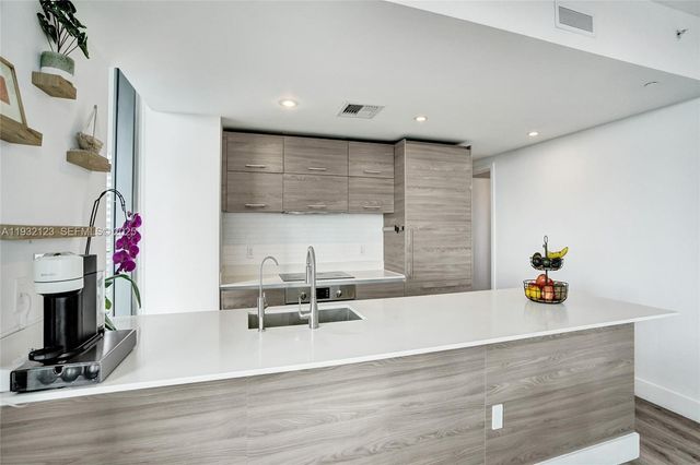 1300 S Miami Ave 2306, Miami, FL 33130