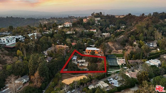2320 Bowmont Drive, Beverly Hills, CA 90210
