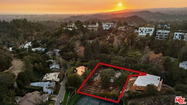 2320 Bowmont Drive, Beverly Hills, CA 90210