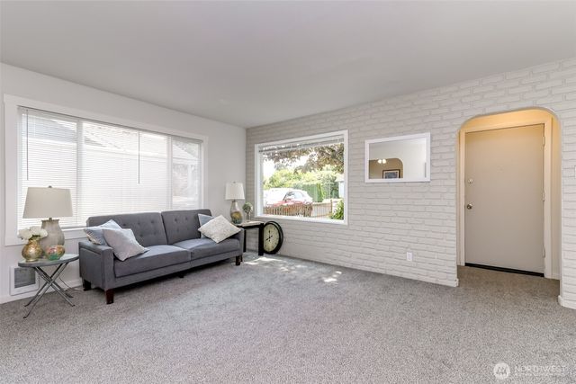 921 E 58th Street, Tacoma, WA 98404