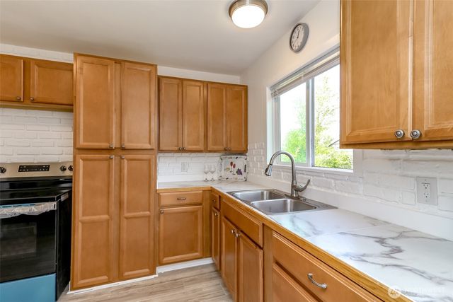 921 E 58th Street, Tacoma, WA 98404