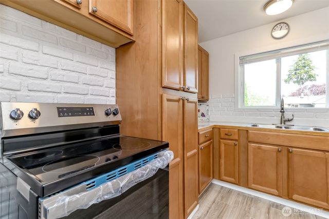 921 E 58th Street, Tacoma, WA 98404
