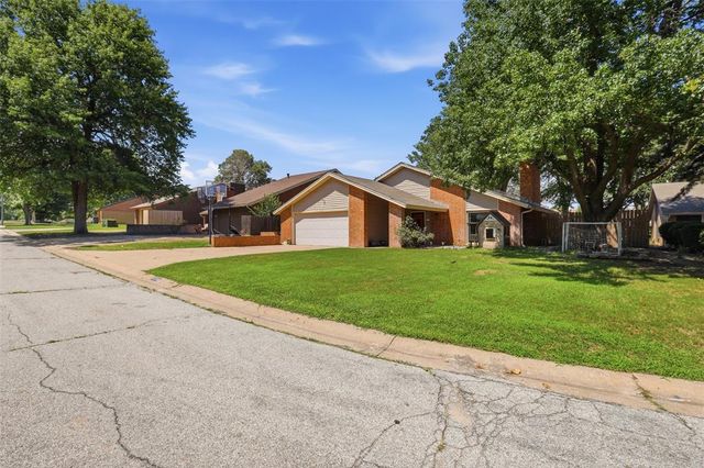 2713 Haystack Lane, Enid, OK 73703