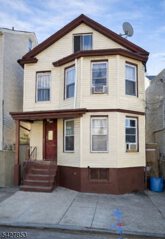 194 Mill St, Paterson City, NJ 07501