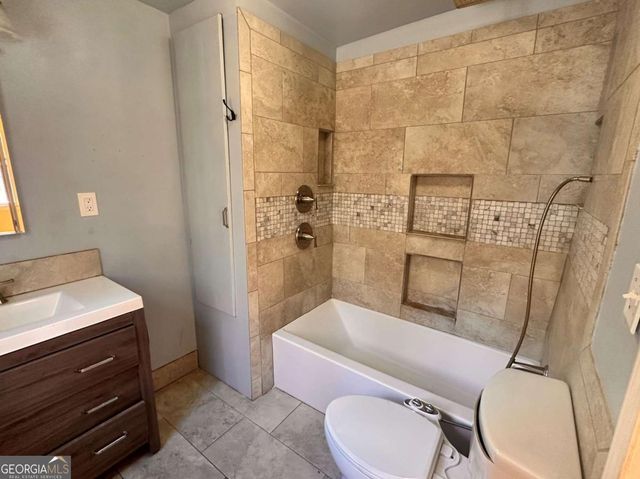 181 Barnyard Lane, Clayton, GA 30525