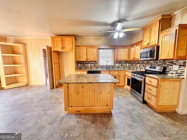 181 Barnyard Lane, Clayton, GA 30525