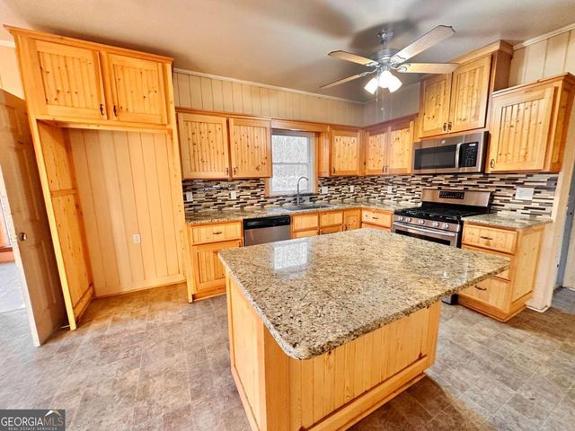 181 Barnyard Lane, Clayton, GA 30525