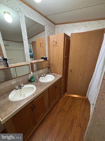 4328 DOVER DR, Morrisville, PA 19067