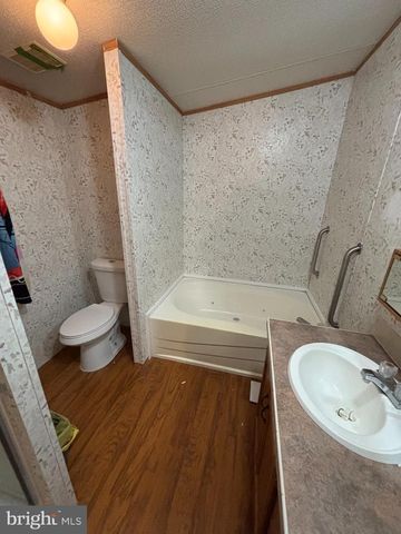 4328 DOVER DR, Morrisville, PA 19067