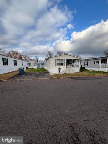 4328 DOVER DR, Morrisville, PA 19067