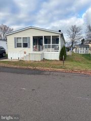 4328 DOVER DR, Morrisville, PA 19067