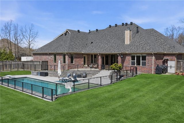 5917 W Kennedy Drive, Fayetteville, AR 72704