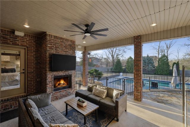 5917 W Kennedy Drive, Fayetteville, AR 72704