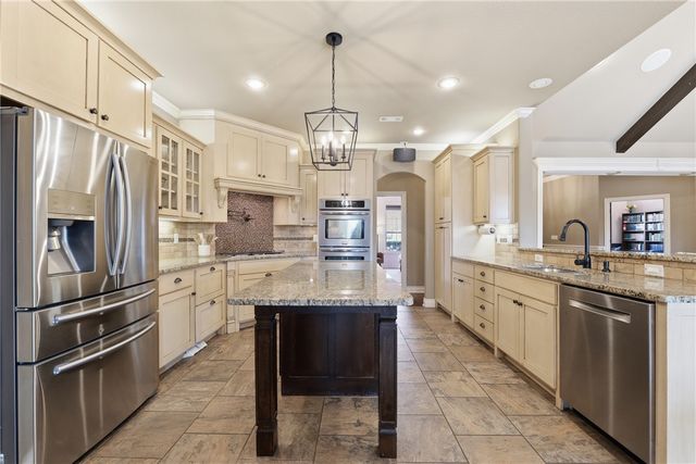 5917 W Kennedy Drive, Fayetteville, AR 72704