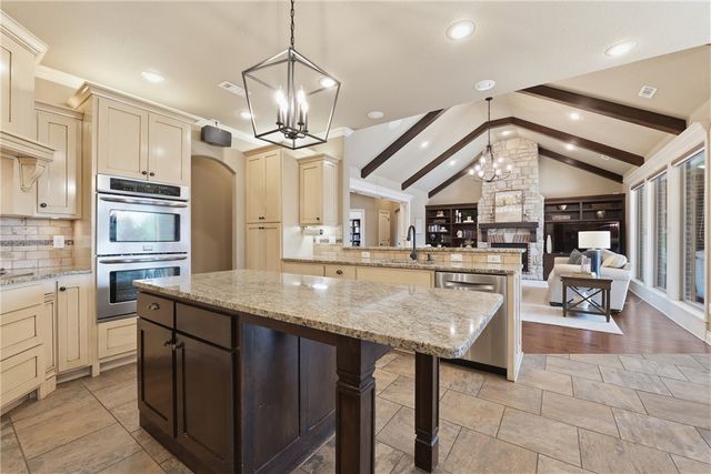 5917 W Kennedy Drive, Fayetteville, AR 72704