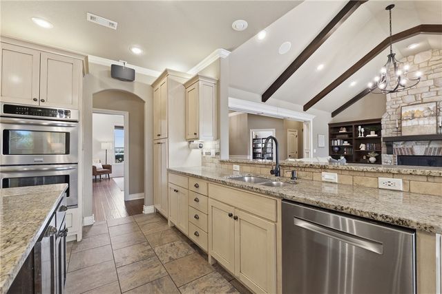 5917 W Kennedy Drive, Fayetteville, AR 72704