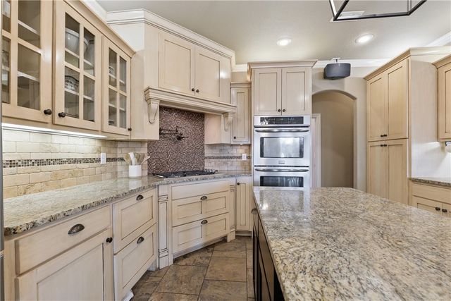 5917 W Kennedy Drive, Fayetteville, AR 72704