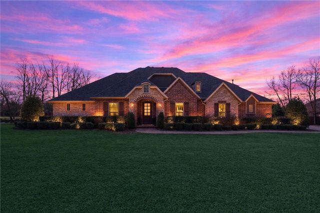 5917 W Kennedy Drive, Fayetteville, AR 72704