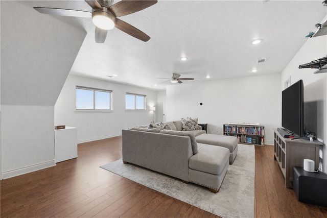 5917 W Kennedy Drive, Fayetteville, AR 72704