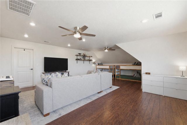 5917 W Kennedy Drive, Fayetteville, AR 72704