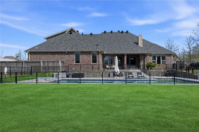 5917 W Kennedy Drive, Fayetteville, AR 72704