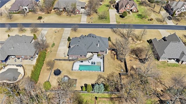 5917 W Kennedy Drive, Fayetteville, AR 72704