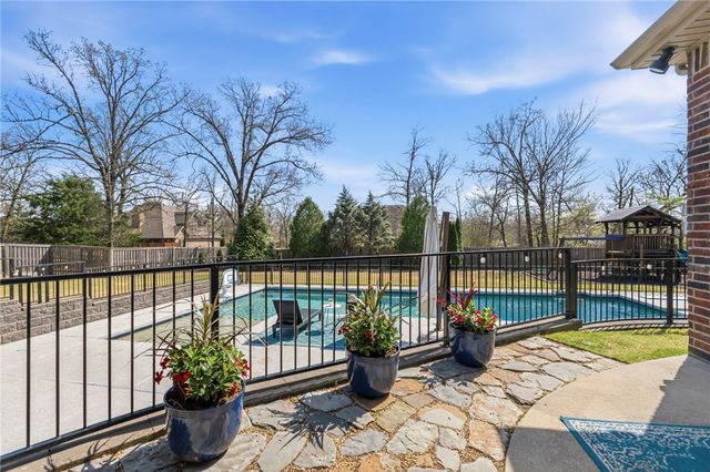 5917 W Kennedy Drive, Fayetteville, AR 72704