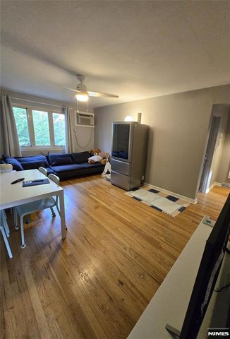 125 E Clinton Avenue 3B, Bergenfield, NJ 07621