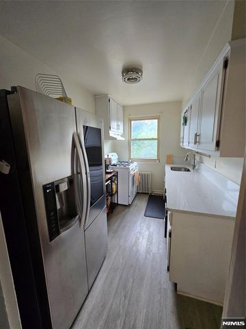 125 E Clinton Avenue 3B, Bergenfield, NJ 07621
