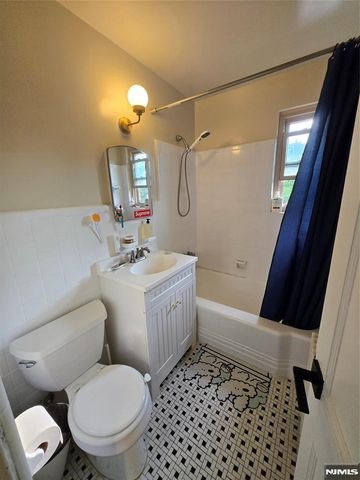 125 E Clinton Avenue 3B, Bergenfield, NJ 07621