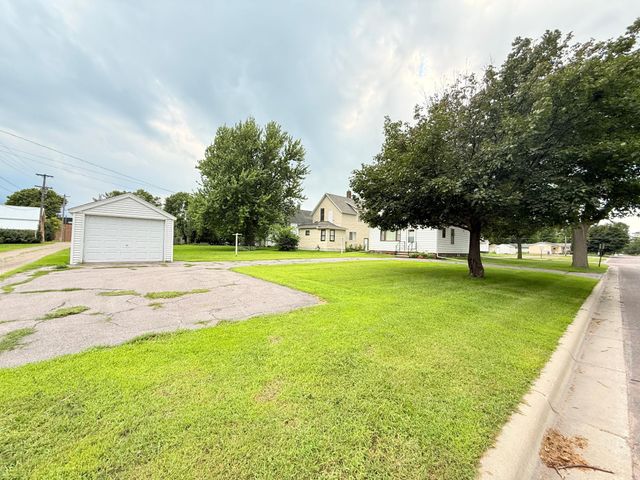 522 5th Avenue, Madison, MN 56256