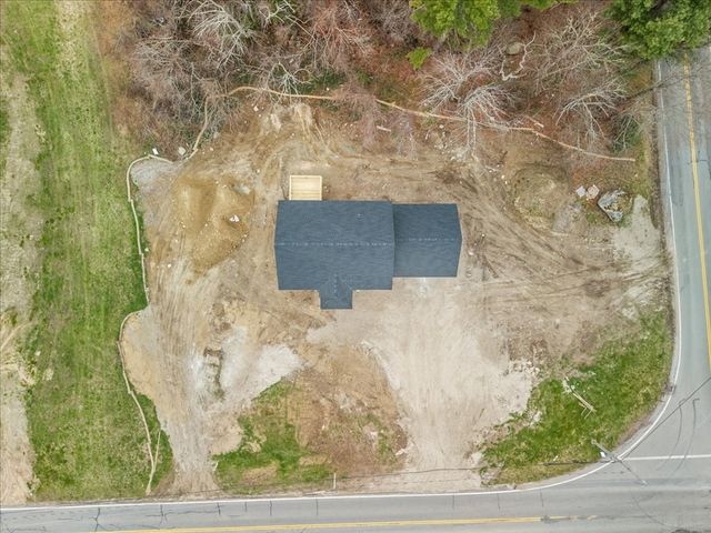 49 Thompson St, Middleboro, MA 02346