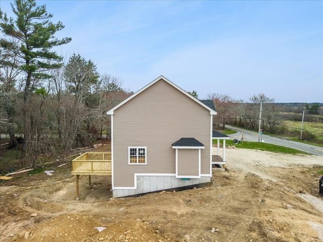 49 Thompson St, Middleboro, MA 02346
