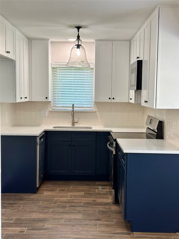 120 Lakeway Drive, Benbrook, TX 76126