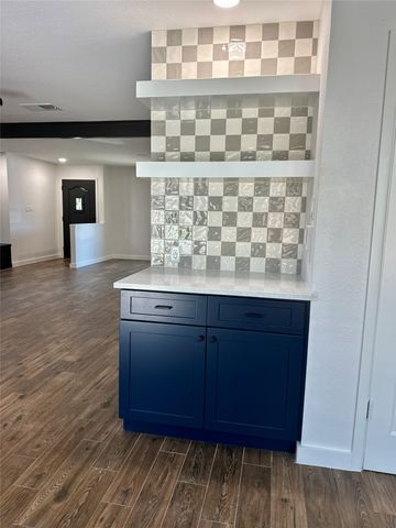 120 Lakeway Drive, Benbrook, TX 76126